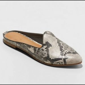 Universal Thread Grey Violet Size 7.5 NWT